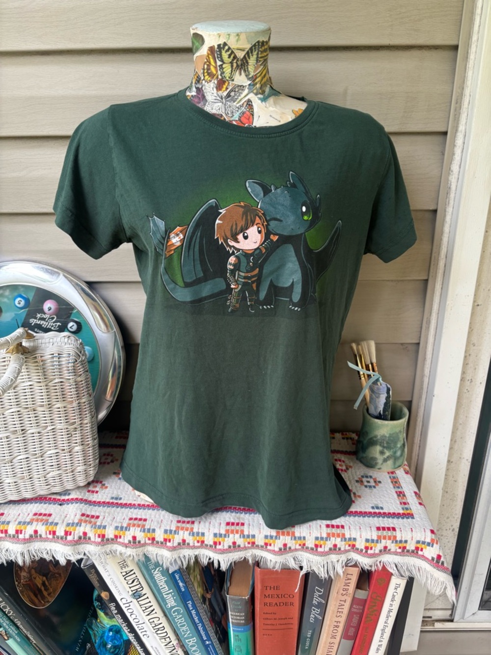 Dreamworks adult Small Green how to train your Dragon Graphic Tee